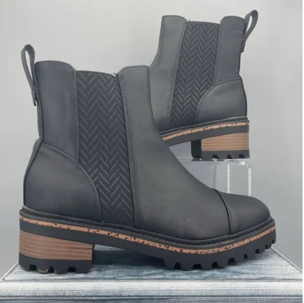Journee Collection Mirette Tru Comfort Foam Women's Chelsea Boots